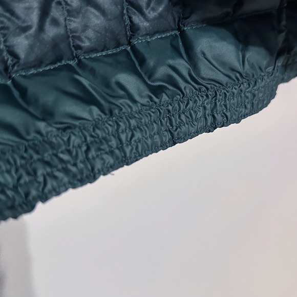 Patagonia Men's Recycled Down V-Neck Pullover - Picture 6 of 7